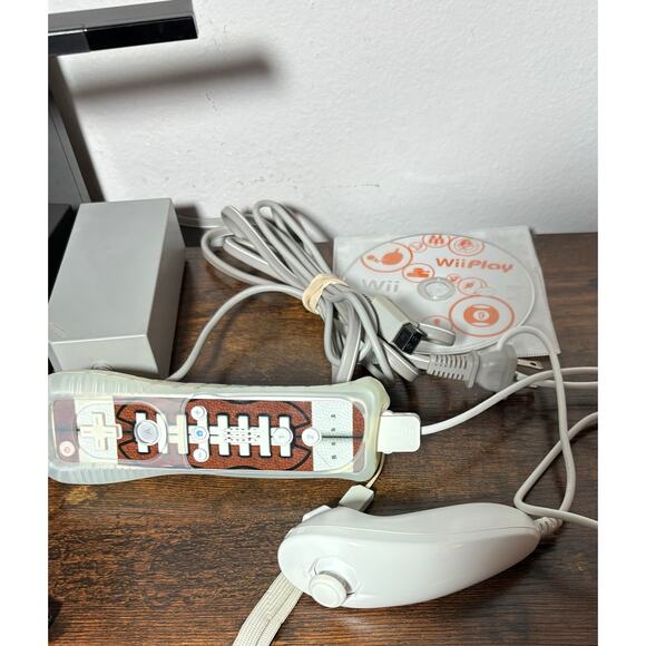 Nintendo Wii Black System Console Bundle  RVL-101 (USA)  TESTED & WORKING - Picture 4 of 7